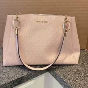 Light pink, Michael Kors handbag. Only carried twice, like new condition.